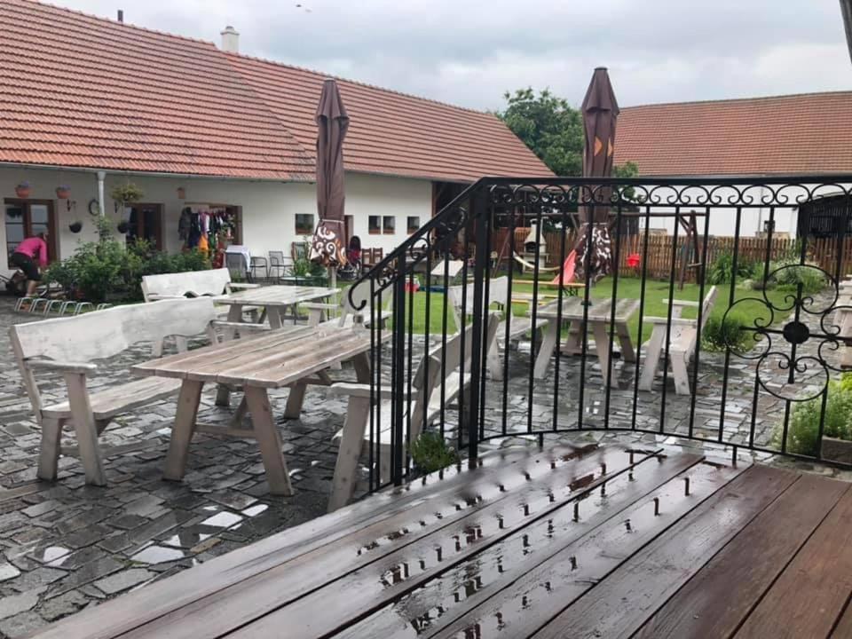Penzion A Hospoda Na Statku Hluboká nad Vltavou Kültér fotó