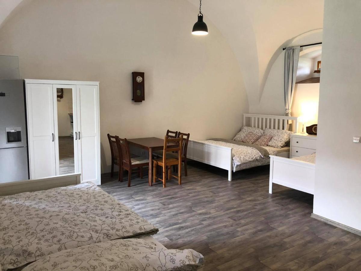 Penzion A Hospoda Na Statku Hluboká nad Vltavou Kültér fotó